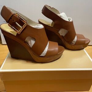 Micheal Khor brown/wedge